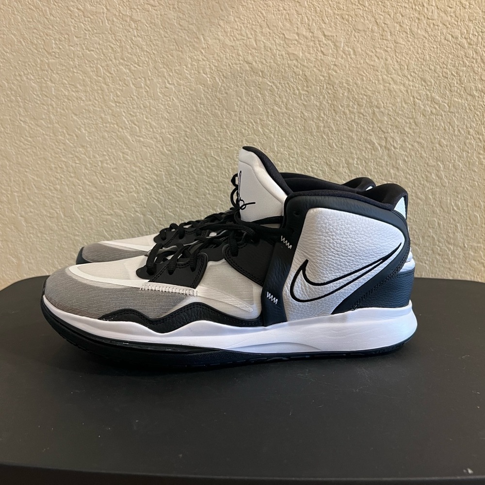 Nike Kyrie Infinity NEW Never worn Mens 16